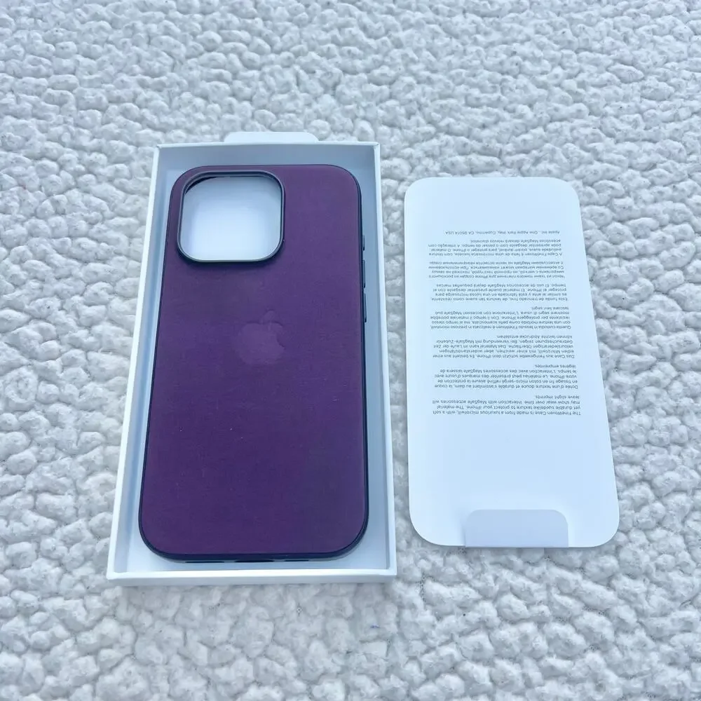 Apple iPhone 15 Pro Max Silicone Case with MagSafe Burgundy